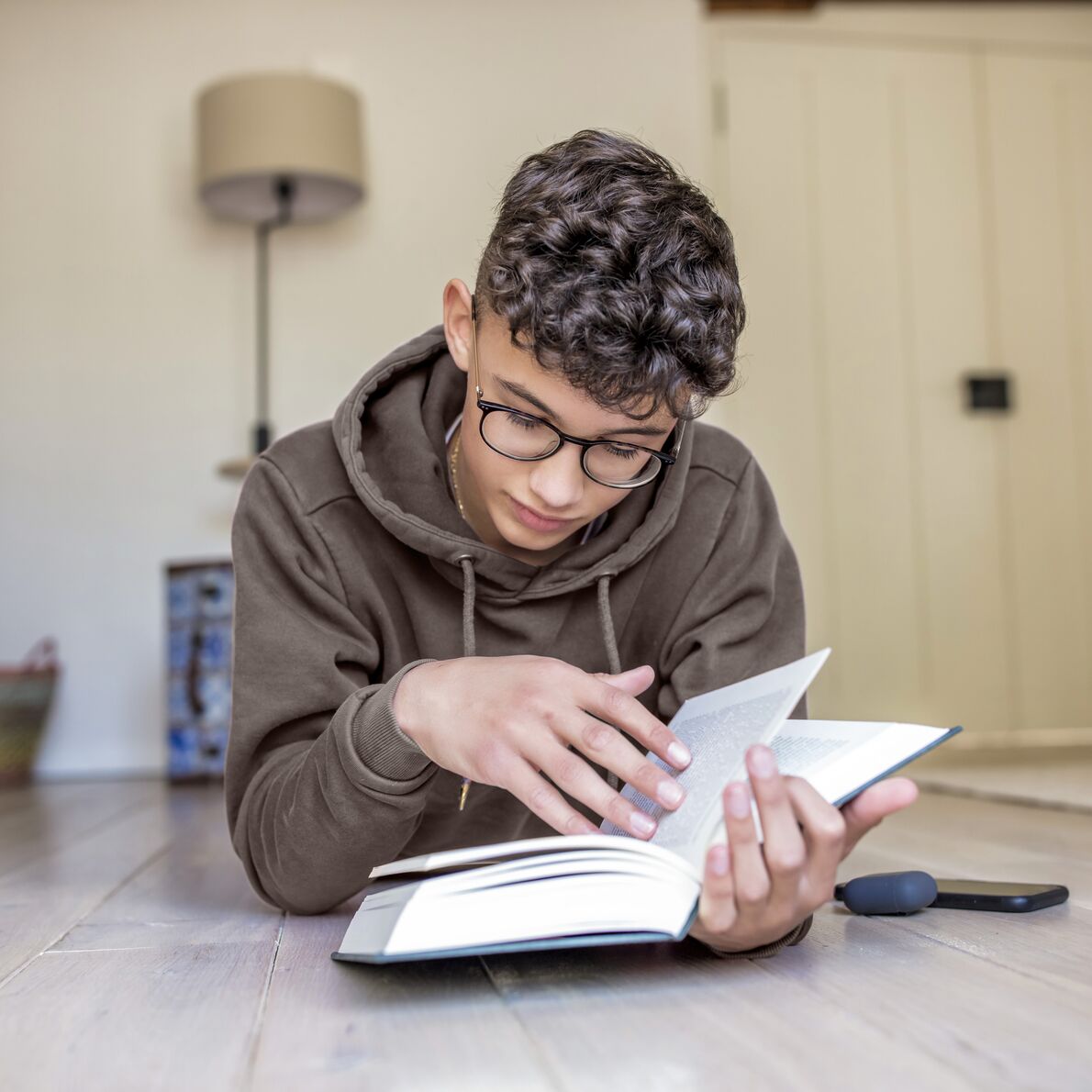 Kid wearing glasses and reading